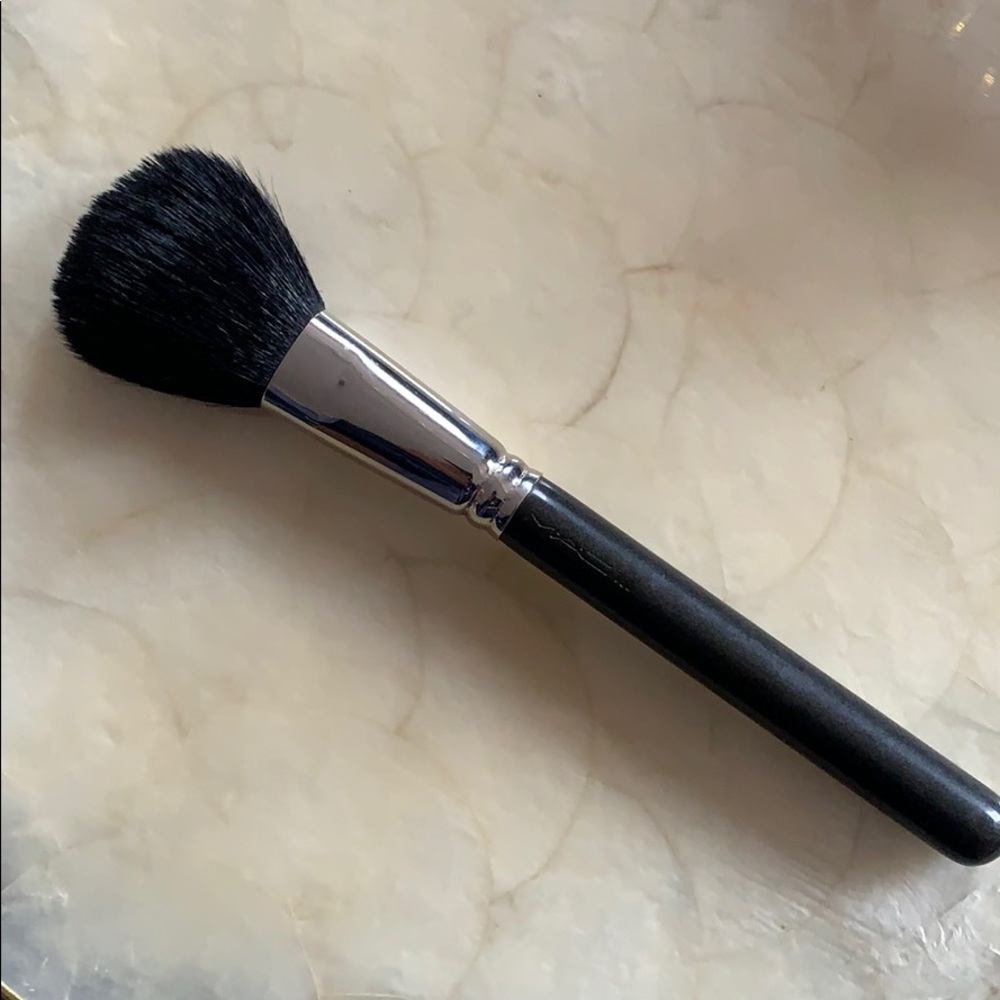 MAC #150 Brush